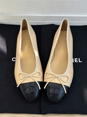 CHANEL Two-Tone Beige and Black Cap-Toe Ballet Flats